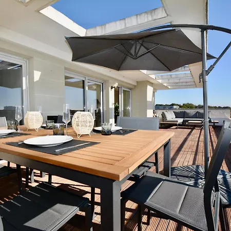 Appartement Penthouse With Large Terrace Ac Parking And Close To Shops -benakey