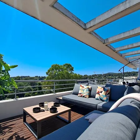 Appartement Penthouse With Large Terrace Ac Parking And Close To Shops -benakey *