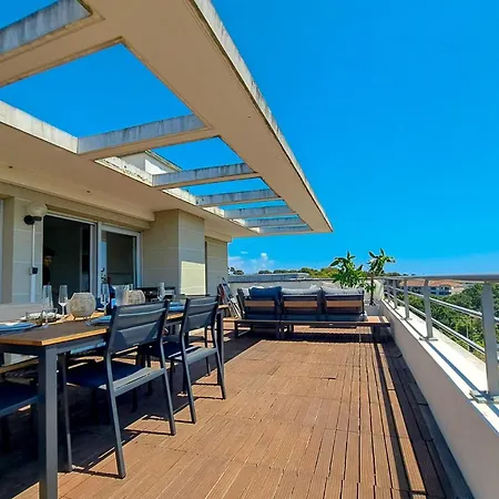 Penthouse With Large Terrace Ac Parking And Close To Shops -benakey
