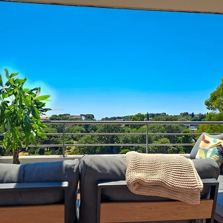 Penthouse With Large Terrace Ac Parking And Close To Shops -benakey *