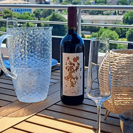 Appartement Penthouse With Large Terrace Ac Parking And Close To Shops -benakey *